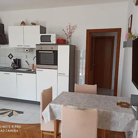 Διαμέρισμα Ginna Τρογκίρ