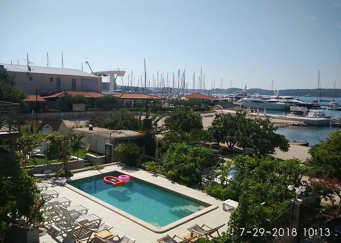 Ginna 公寓 特罗吉尔